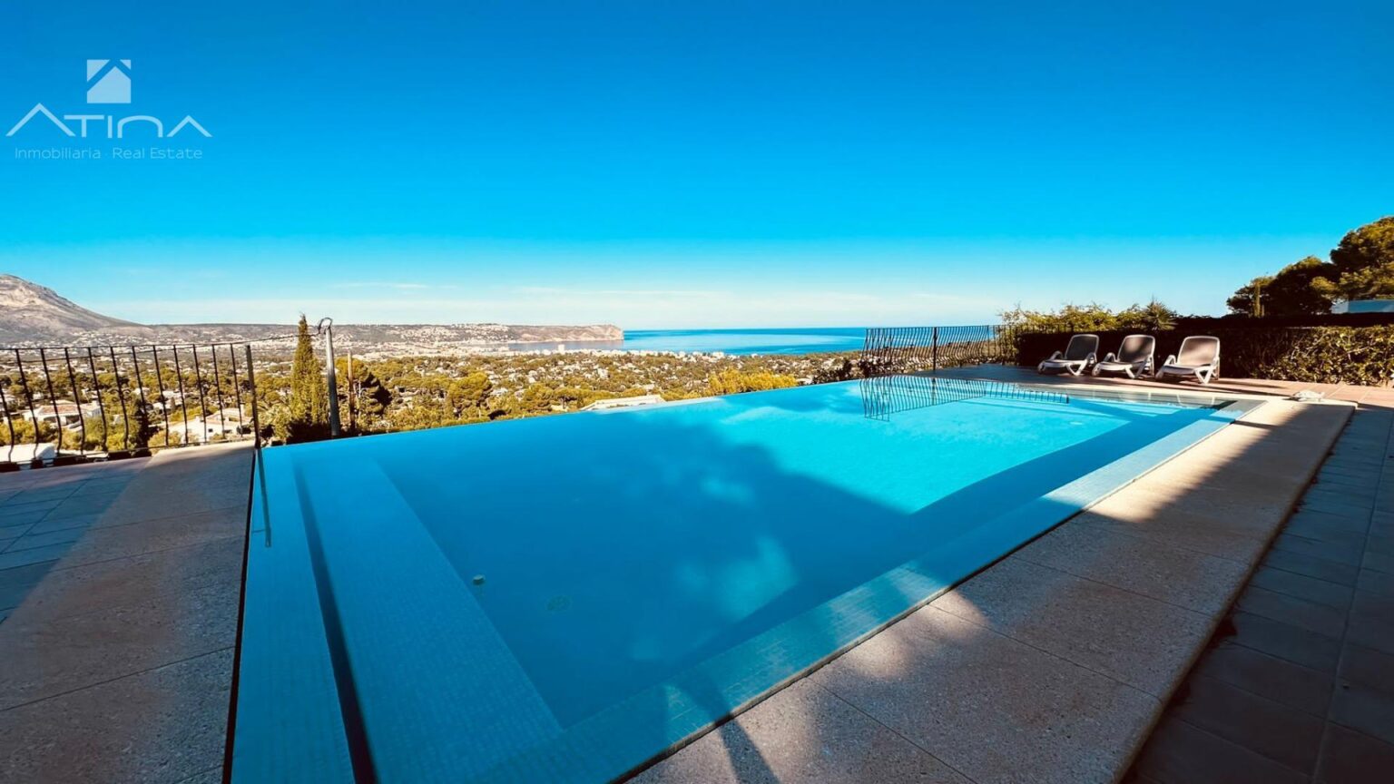 Impresionante villa mediterránea con vistas al mar en la zona Costa Panorama