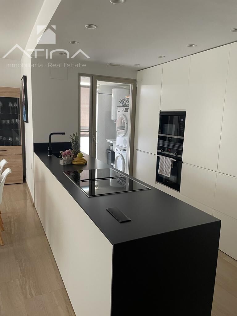 Moderno ático dúplex reformado con increíbles vistas al Montgo junto al centro histórico de Javea.
