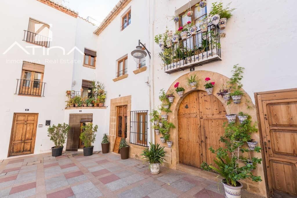 Casa/edificio en venta en el centro histórico de Javea con 5 apartamentos independientes