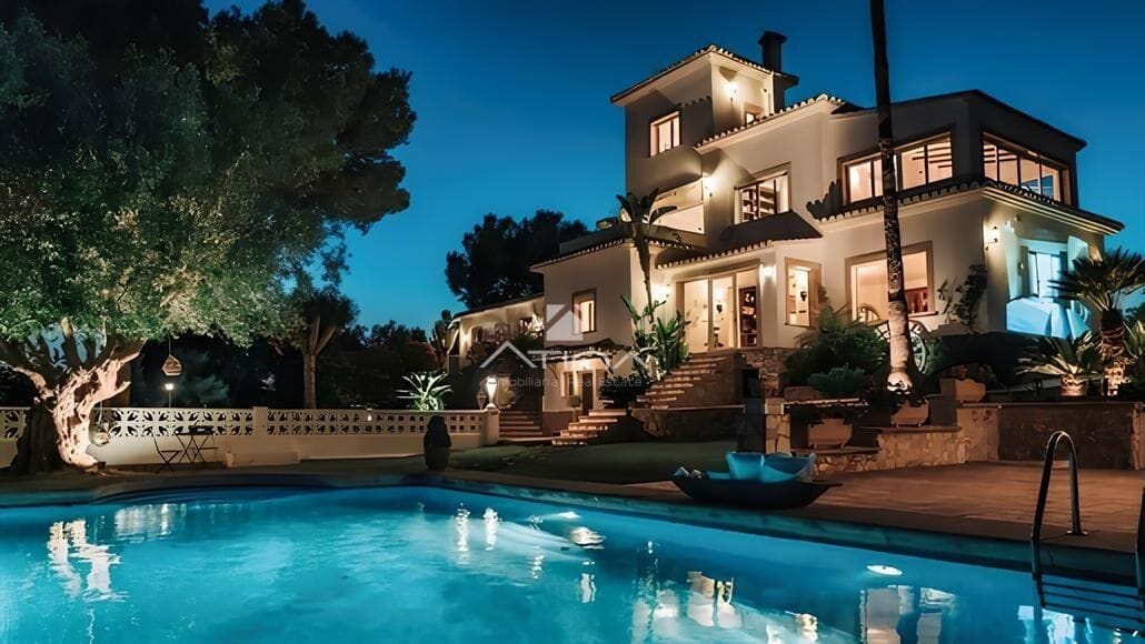 Fantástica villa de lujo con vistas al mar y al Montgó en Javea.