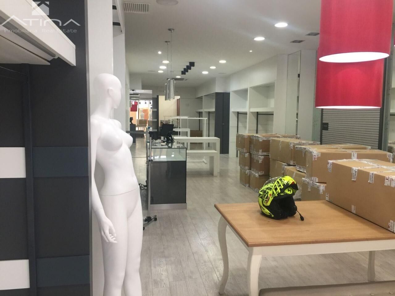 Amplio local comercial en el centro de Gandia