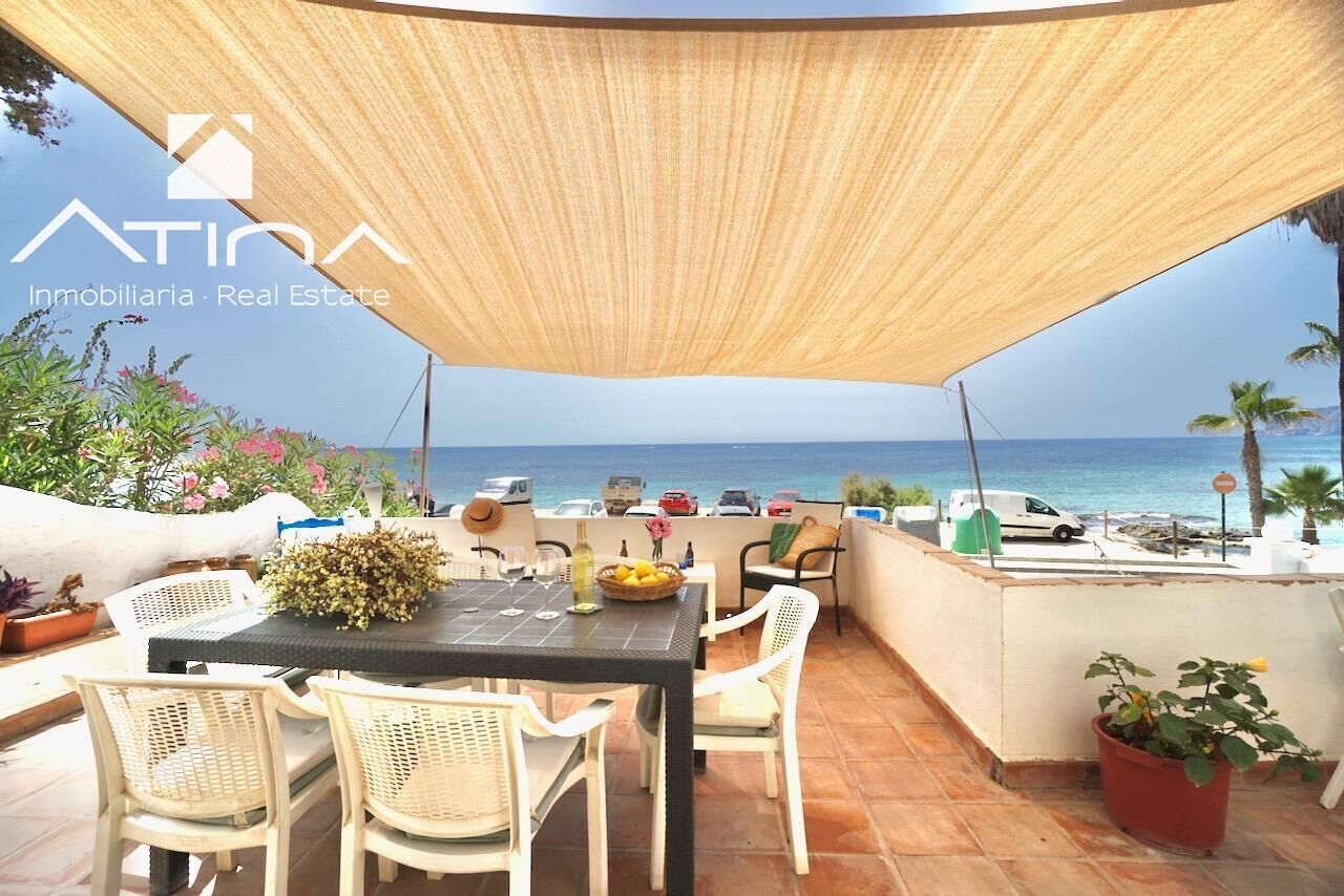 Dúplex en Primera Línea de Mar en Moraira con Vistas Panorámicas al mar