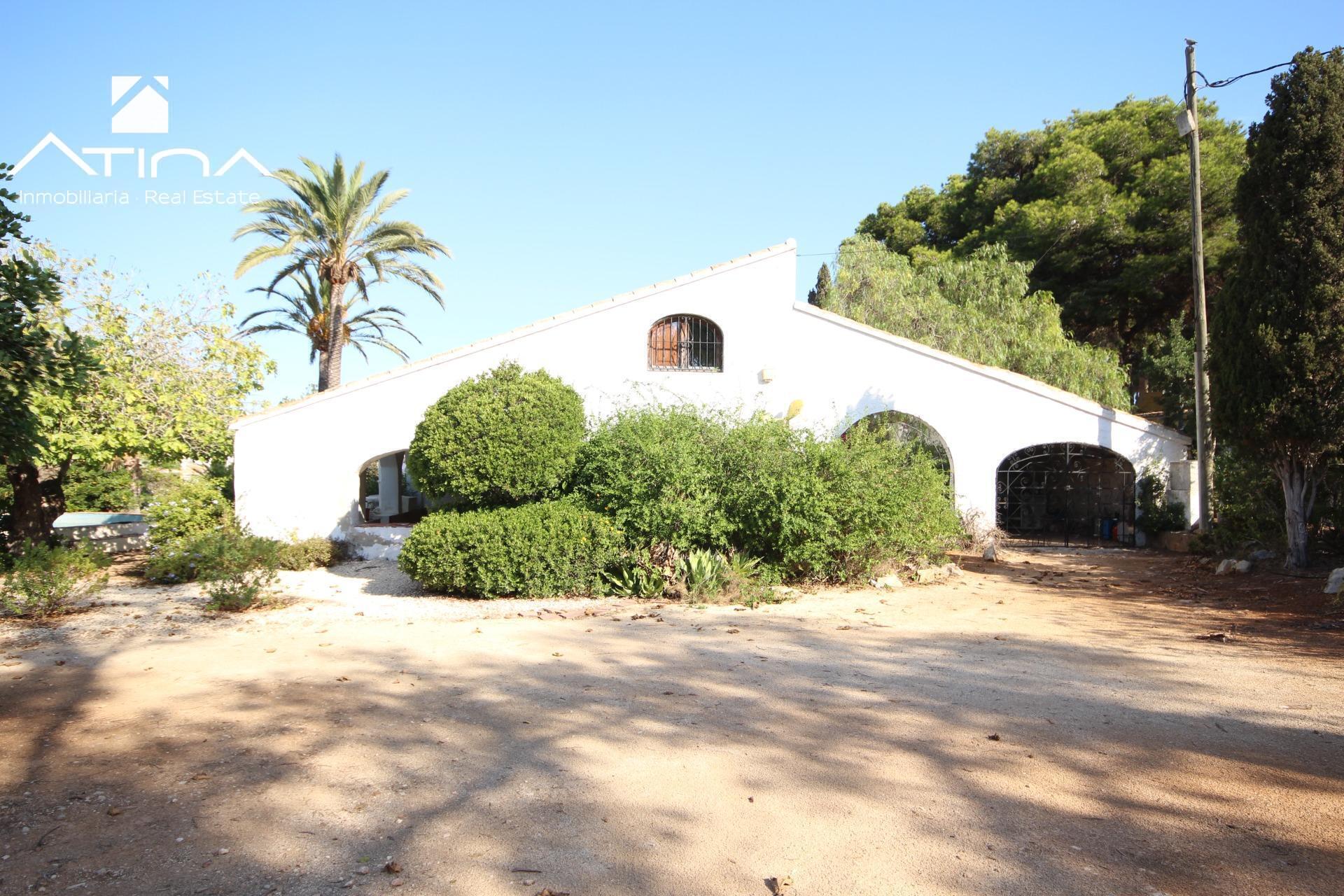 CHALET CON PARCELA URBANA DE 5.000m²  EN CALA BLANCA