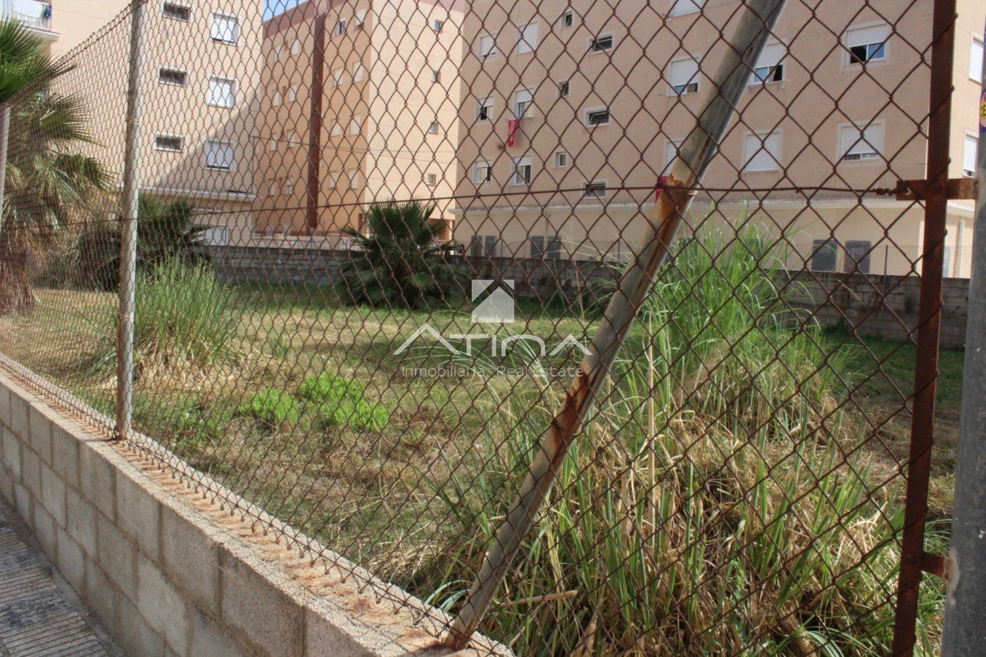 Parcela de 550 m2 situada en 3ª línea de la playa de Bellreguard