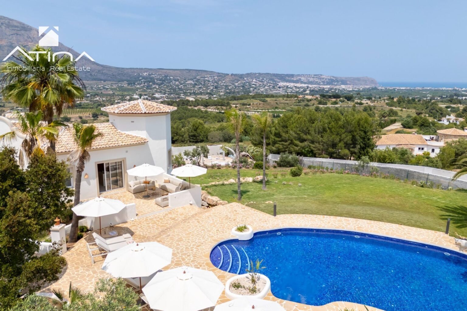 Propiedad única en la Costa Blanca: villa de lujo con 9 dormitorios
