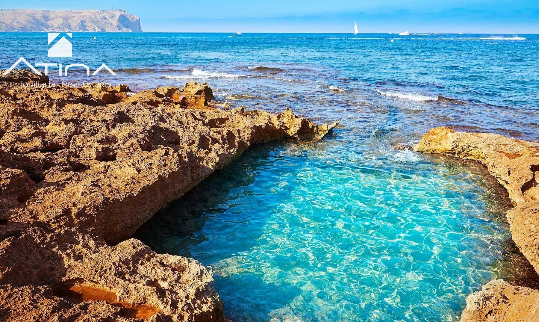 Exclusiva Villa de Estilo Mediterráneo en Jávea – Villa Maya con Jardín y Piscina Privada