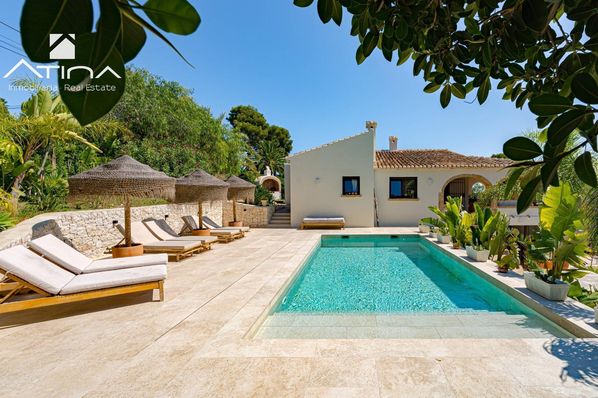 Villa mediterránea reformada en Tosalet