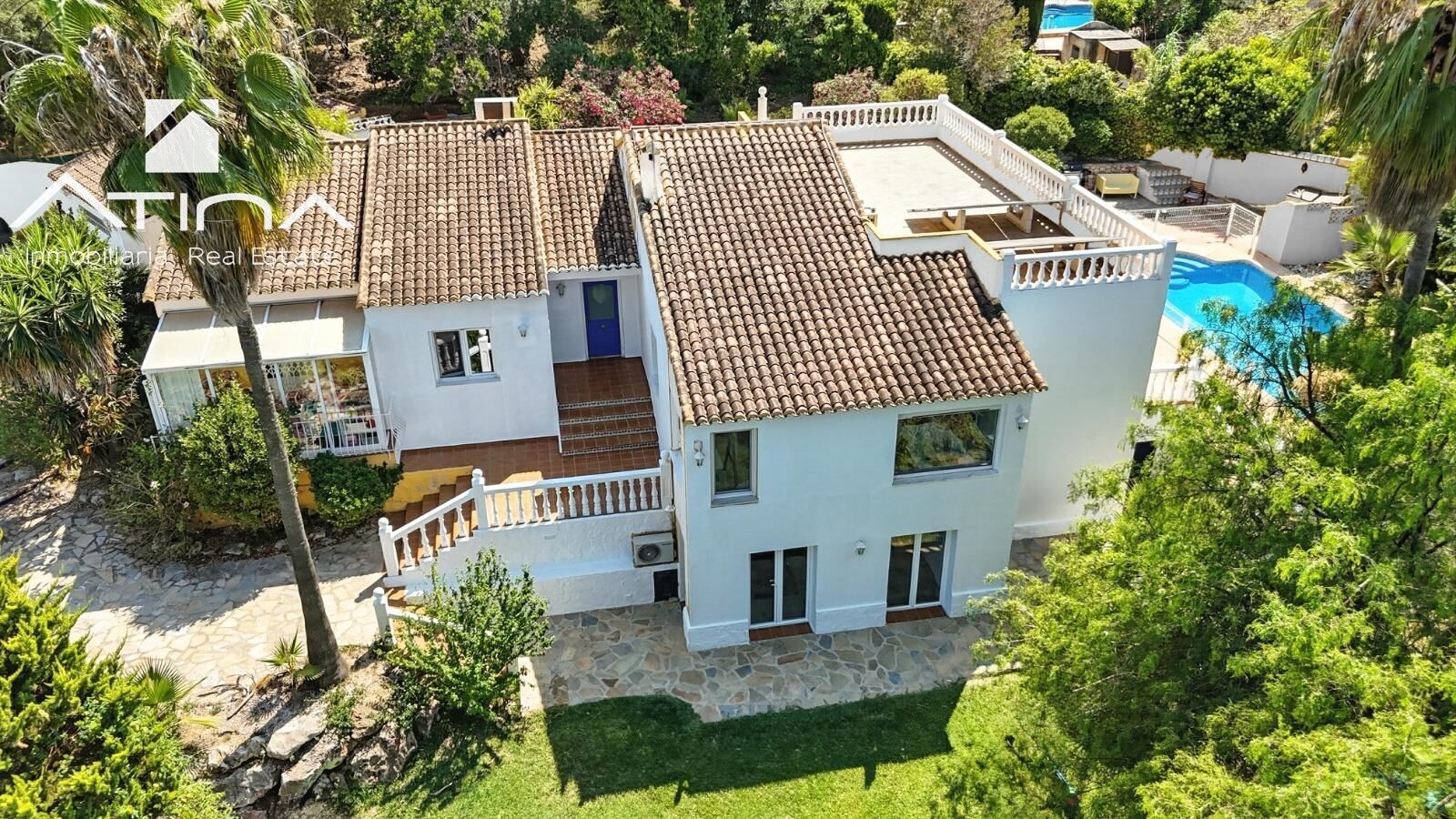 Villa con apartamento independiente en Jávea – Reformada