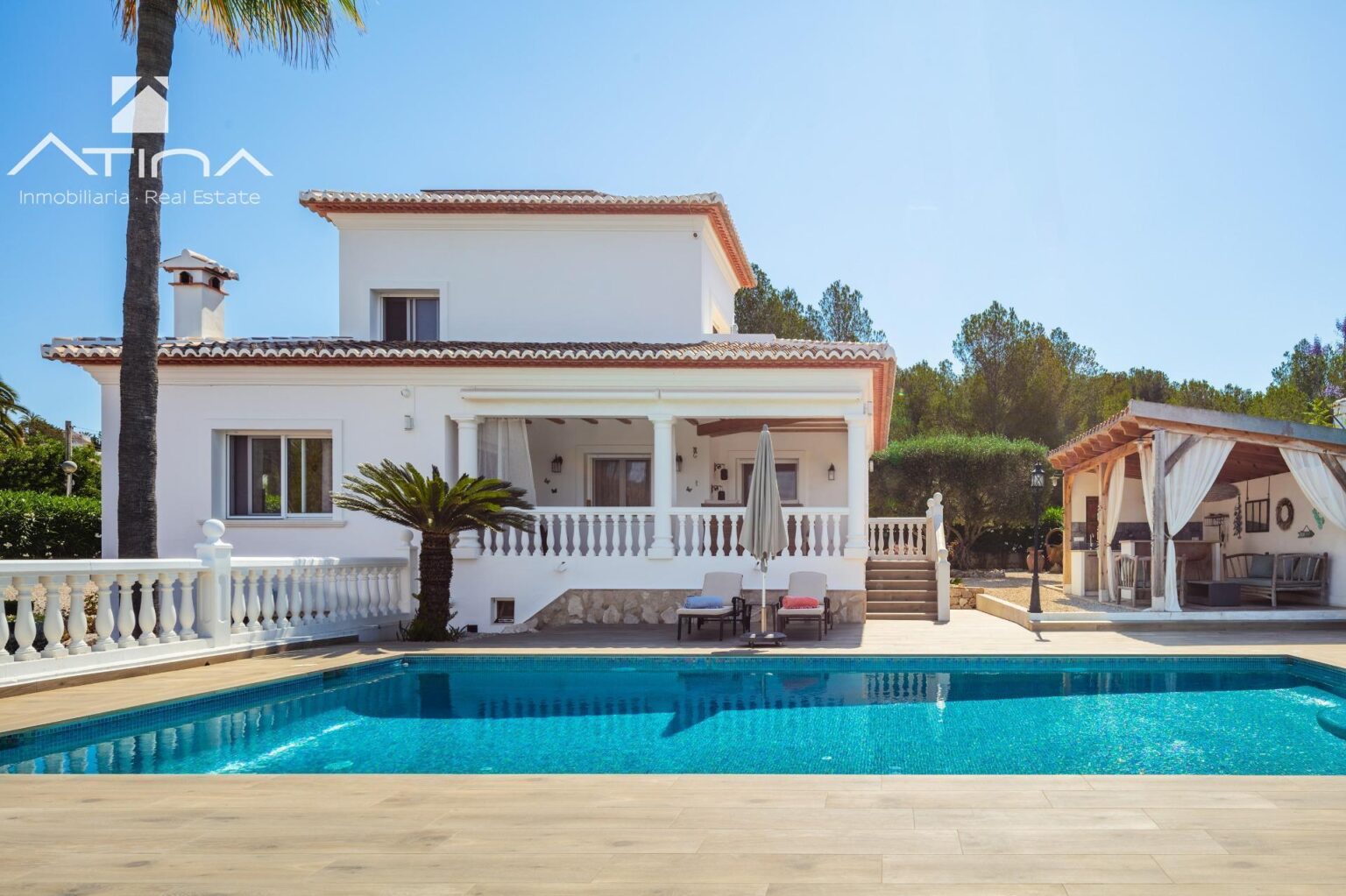 Encantadora villa mediterránea con piscina privada y jardín en parcela de 1.350 m²