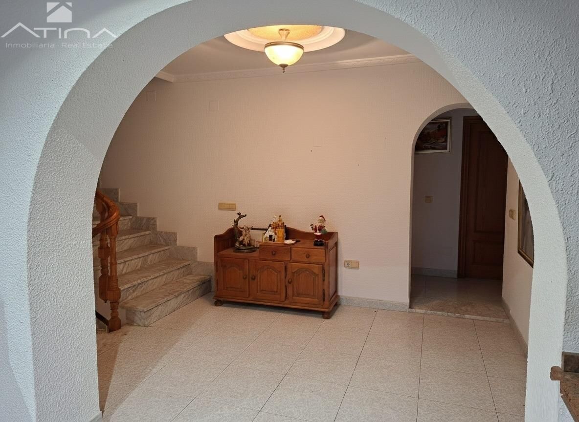 Elegante chalet estilo mediterraneo situado a tan solo 800 metros de la playa de Gandía