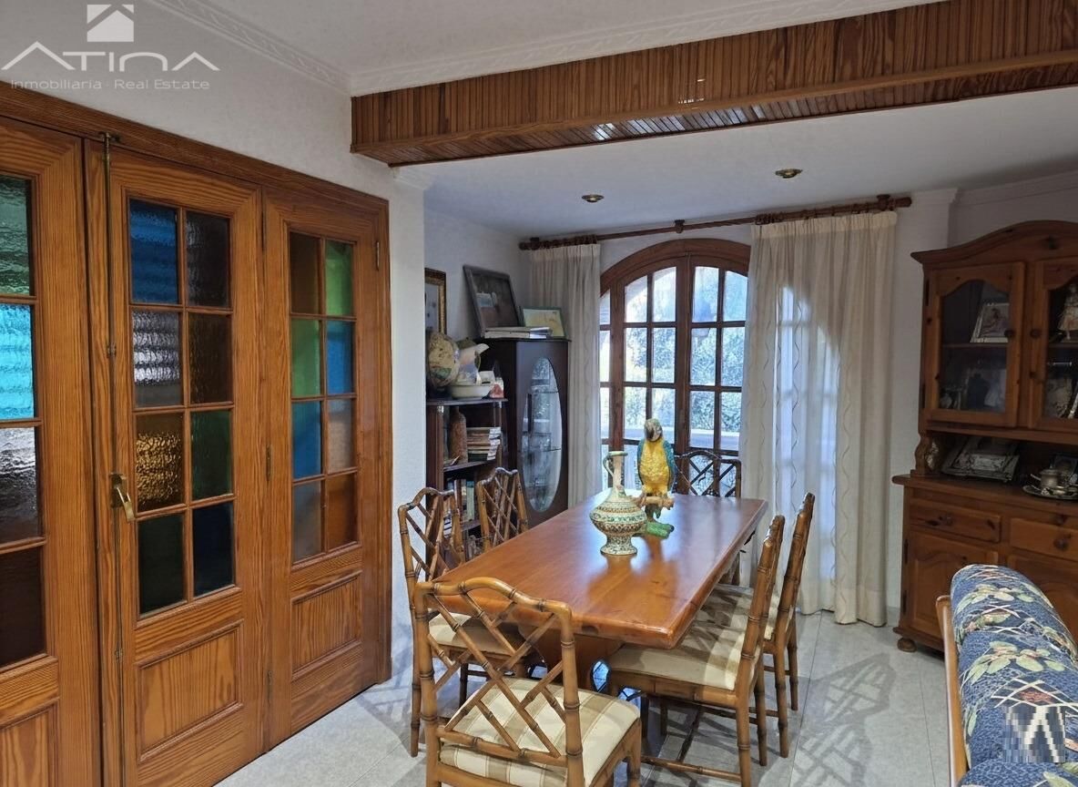 Elegante chalet estilo mediterraneo situado a tan solo 800 metros de la playa de Gandía