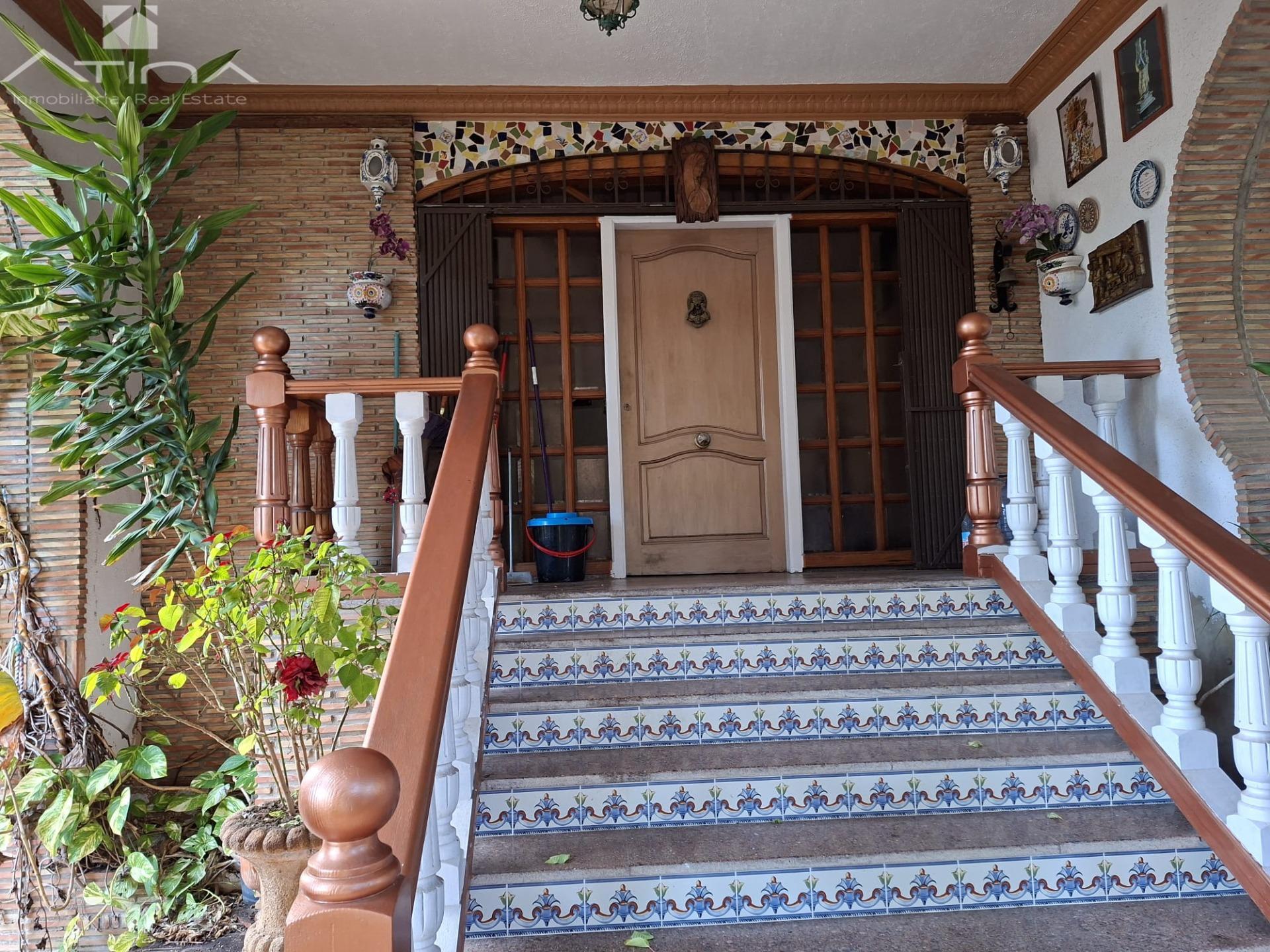 Elegante chalet estilo mediterraneo situado a tan solo 800 metros de la playa de Gandía