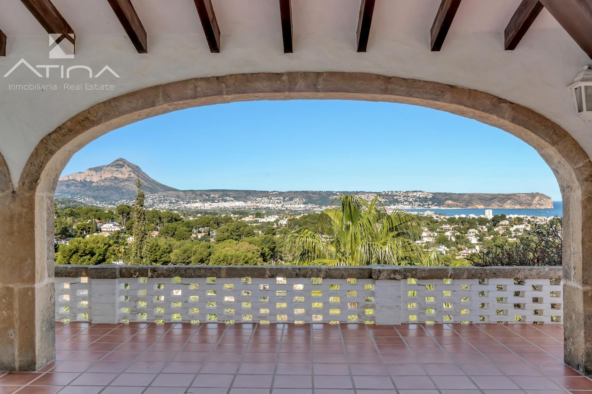 Impresionante villa con vistas increibles al mar en la urbanizacion el Tosalet