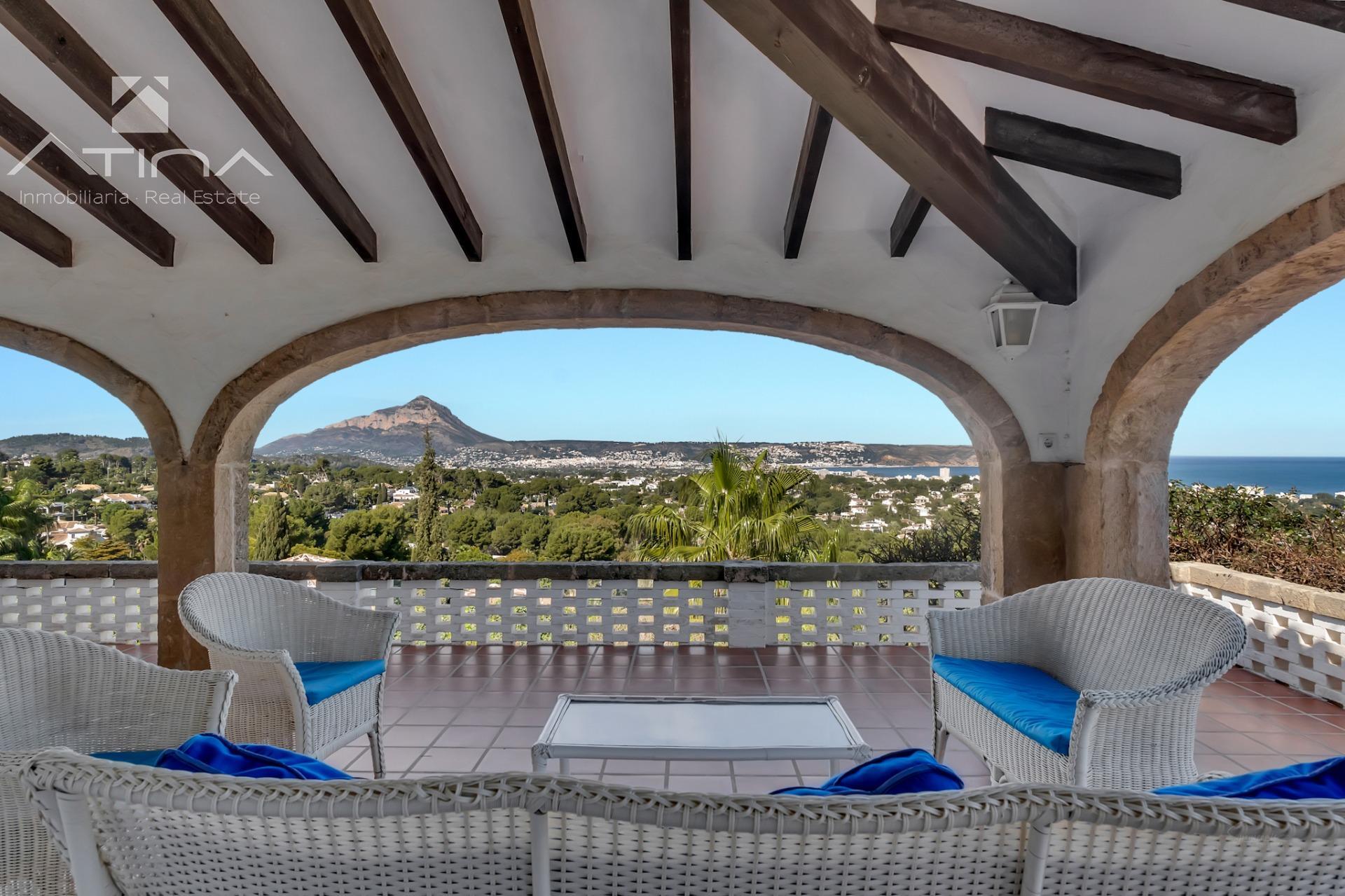 Impresionante villa con vistas increibles al mar en la urbanizacion el Tosalet