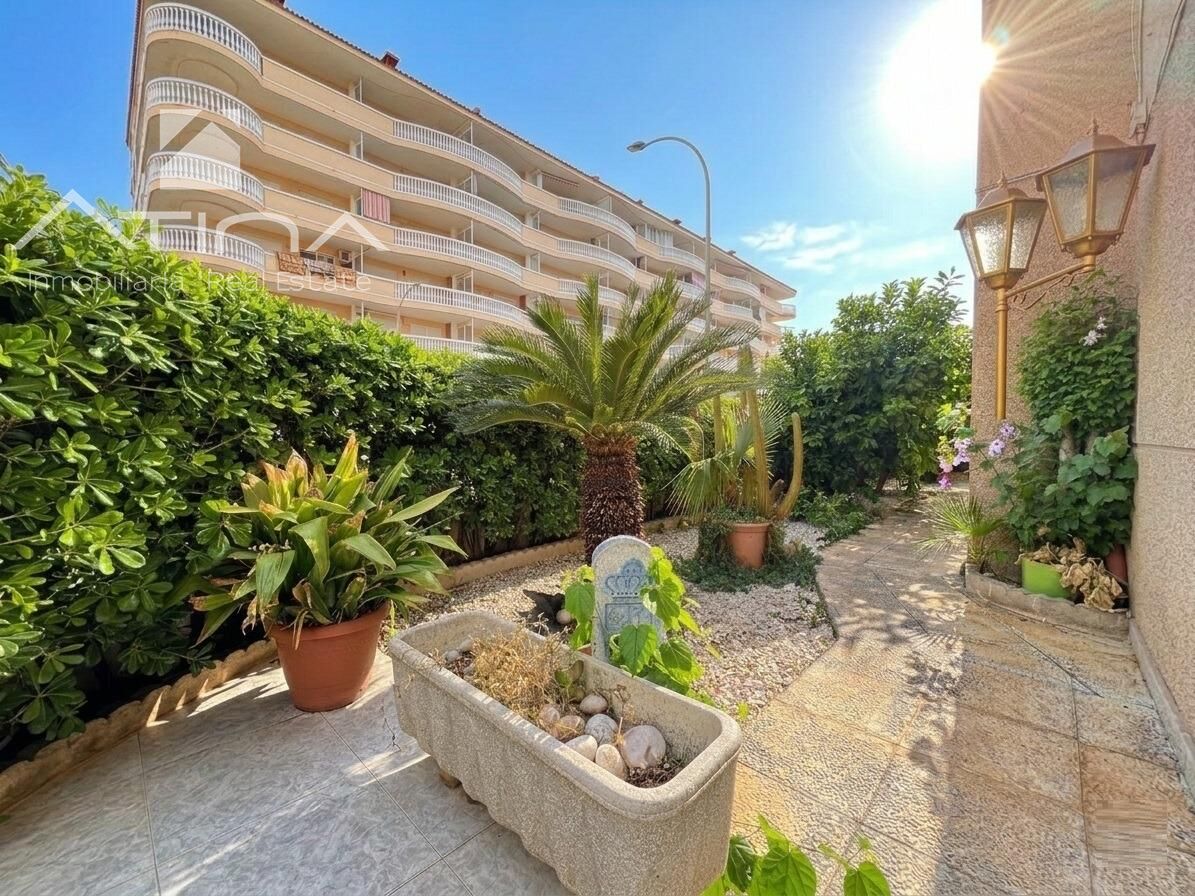 Apartamento en planta baja con jardín privado en la playa de Daimús a 150 metros del mar
