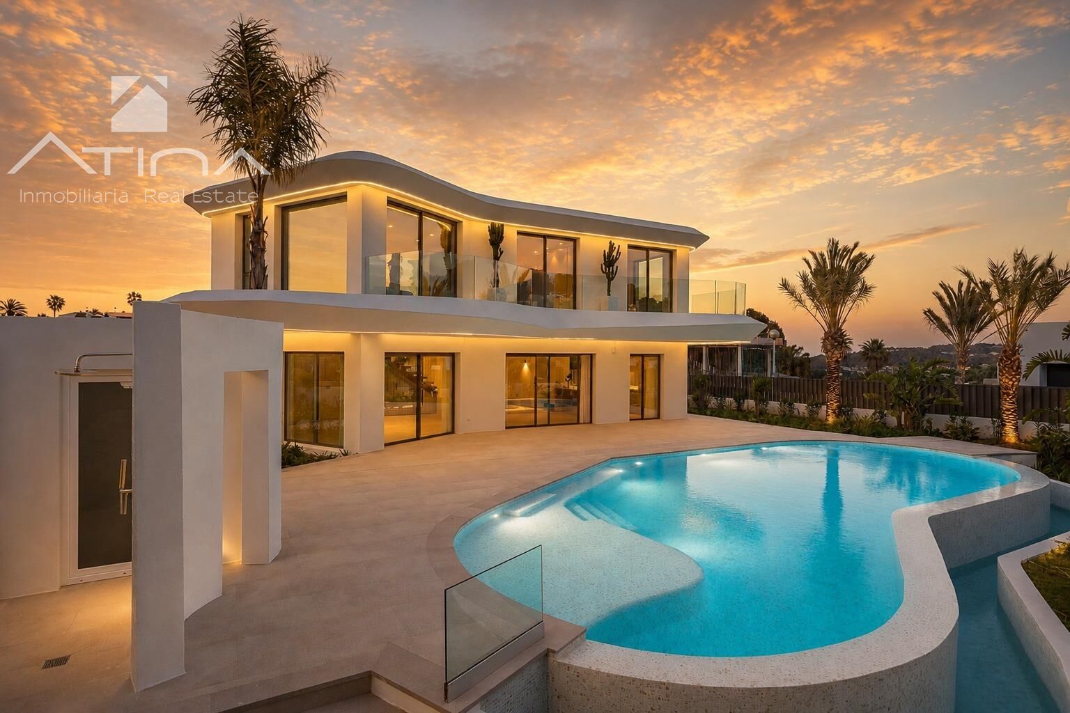 Villa contemporánea de obra nueva con orientación sur y diseño orgánico en Jávea