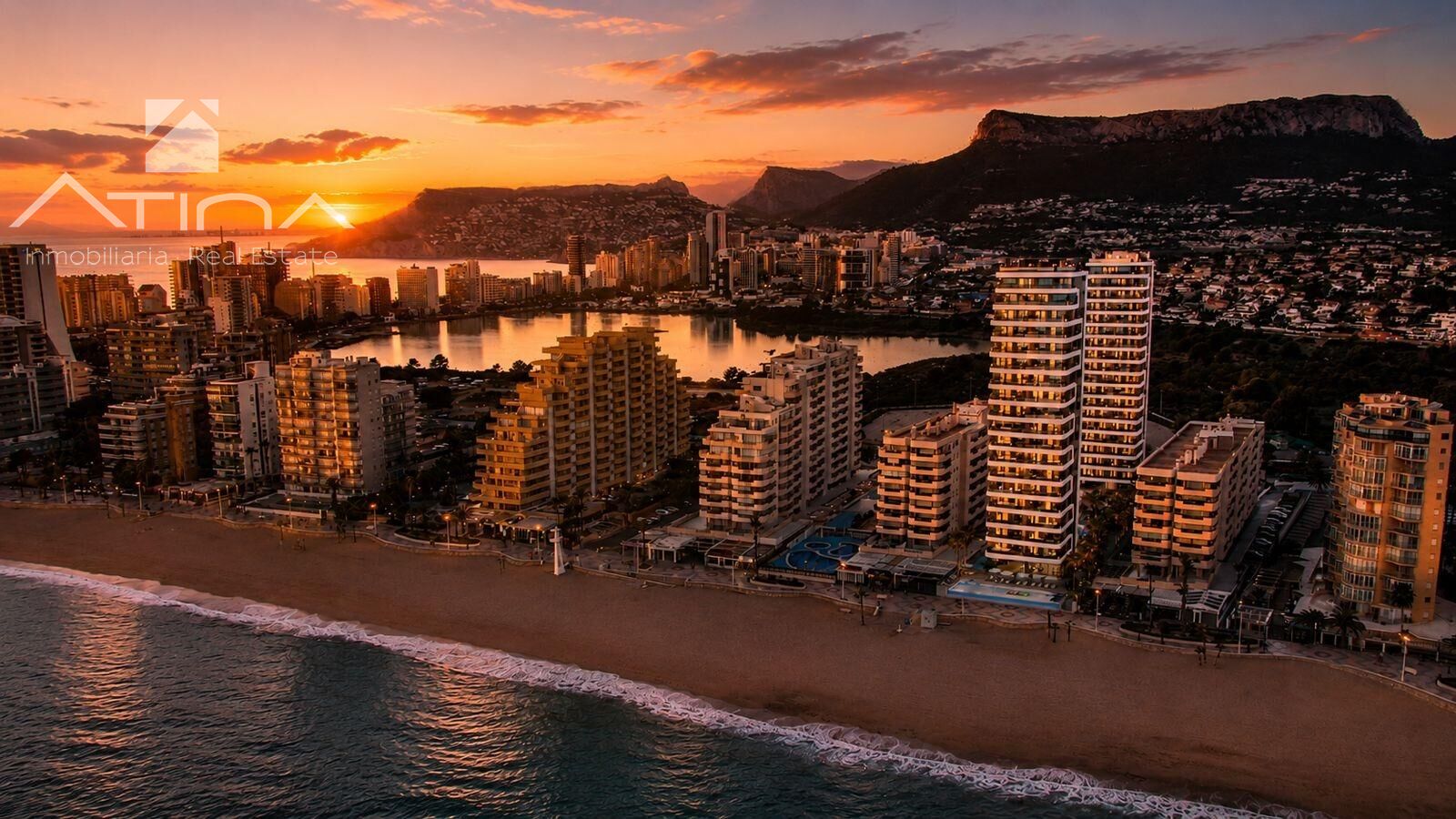 Apartamento de 3 dormitorios en primera línea de Calpe | Azure Icons