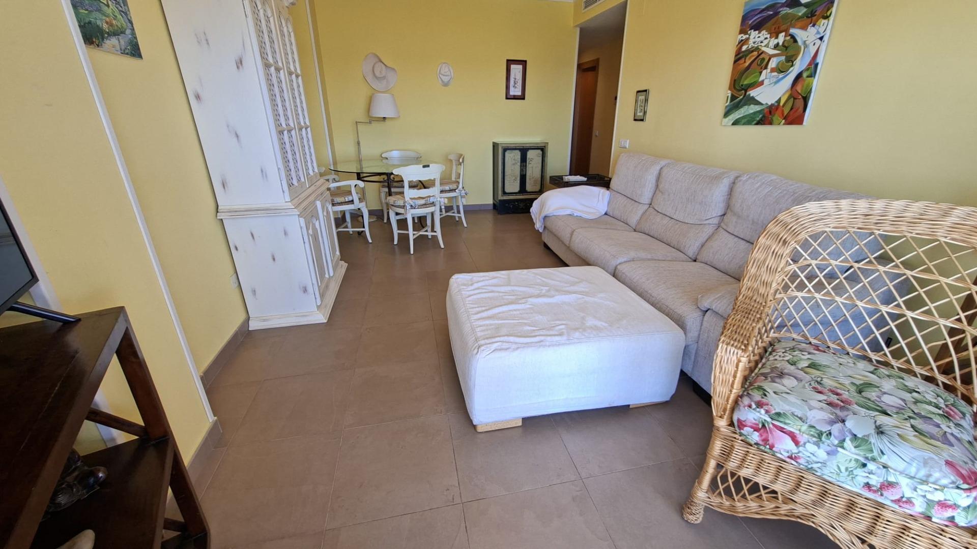 Apartamento con vistas abiertas al mar situado en primera línea playa Daimús