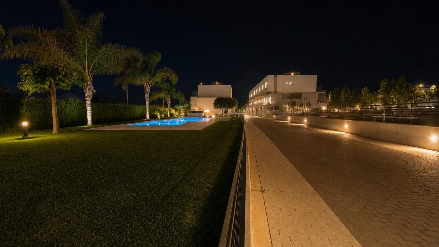 Residencial La Llum II: dúplex modernos cerca de la playa de Daimús