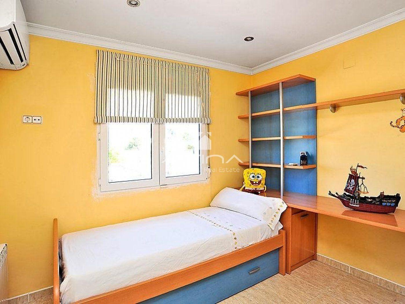Villa de Lujo en Jávea con Privacidad y Gran Potencial