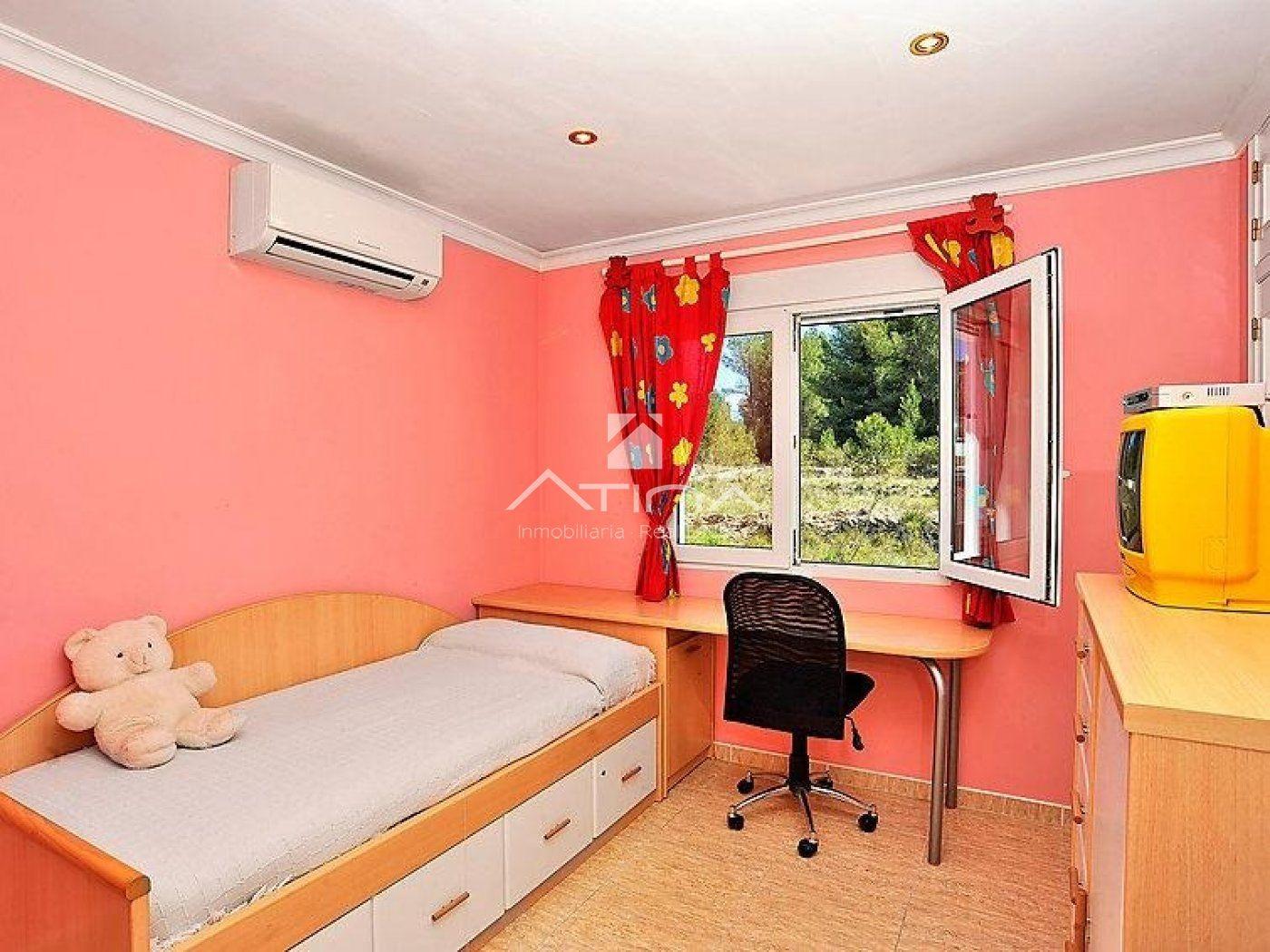 Villa de Lujo en Jávea con Privacidad y Gran Potencial