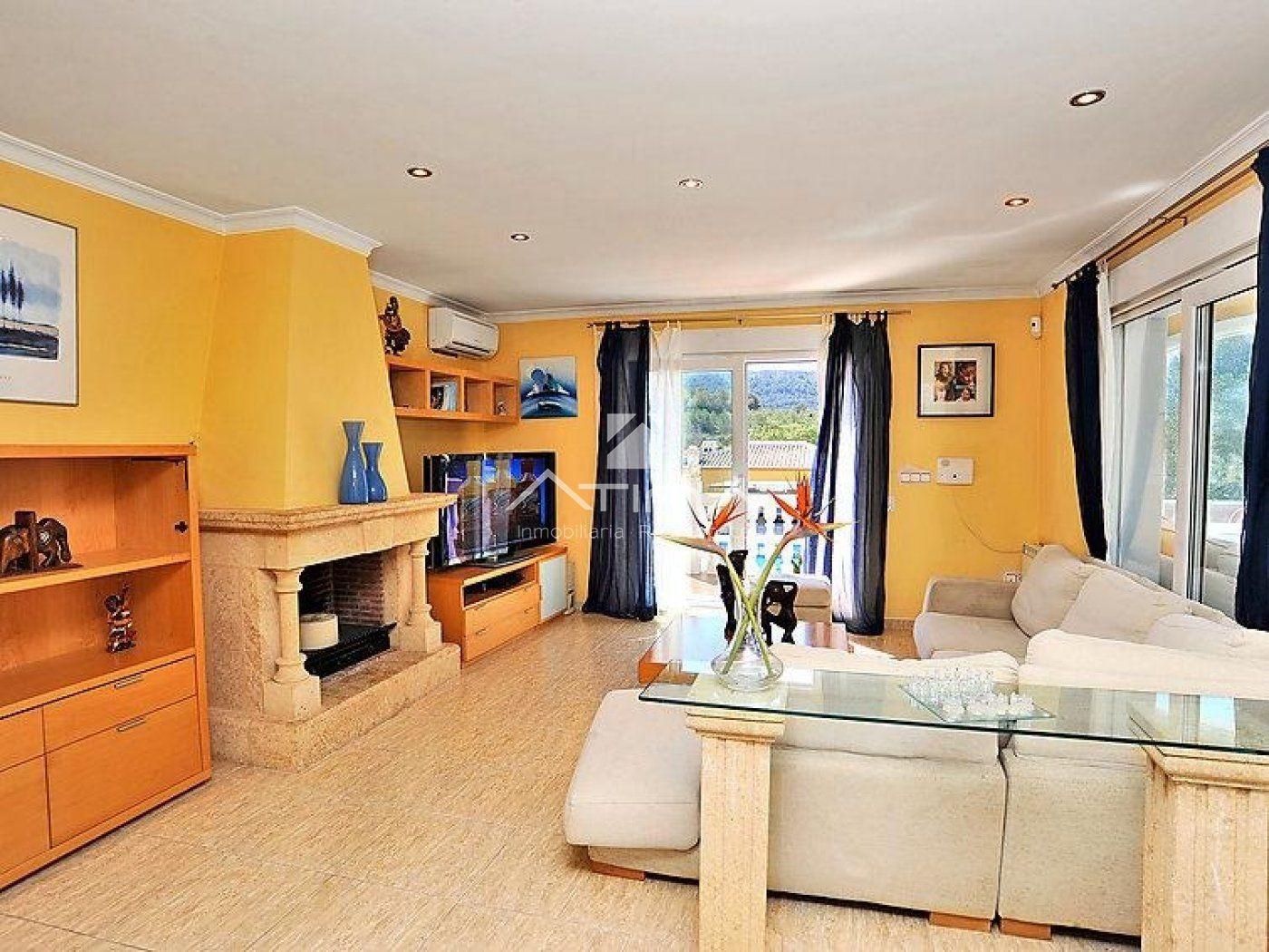 Villa de Lujo en Jávea con Privacidad y Gran Potencial