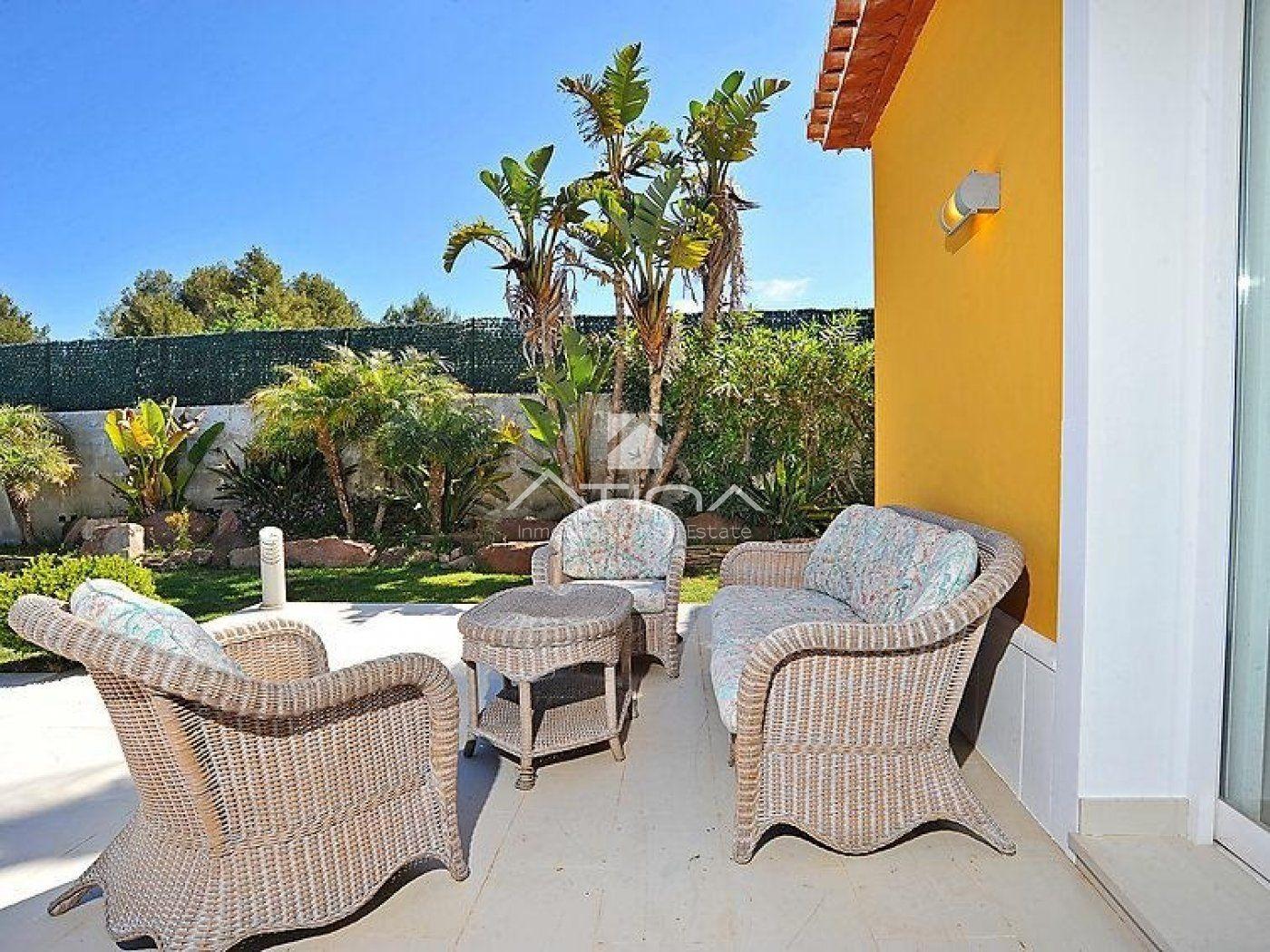 Villa de Lujo en Jávea con Privacidad y Gran Potencial