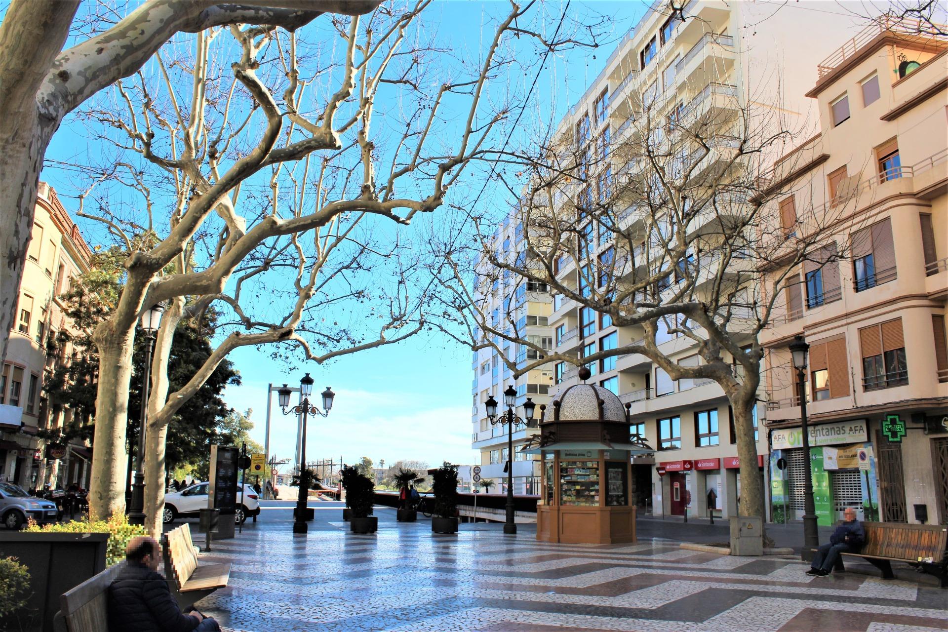 Venta de plaza de garaje para motocicleta en el centro de Gandia.