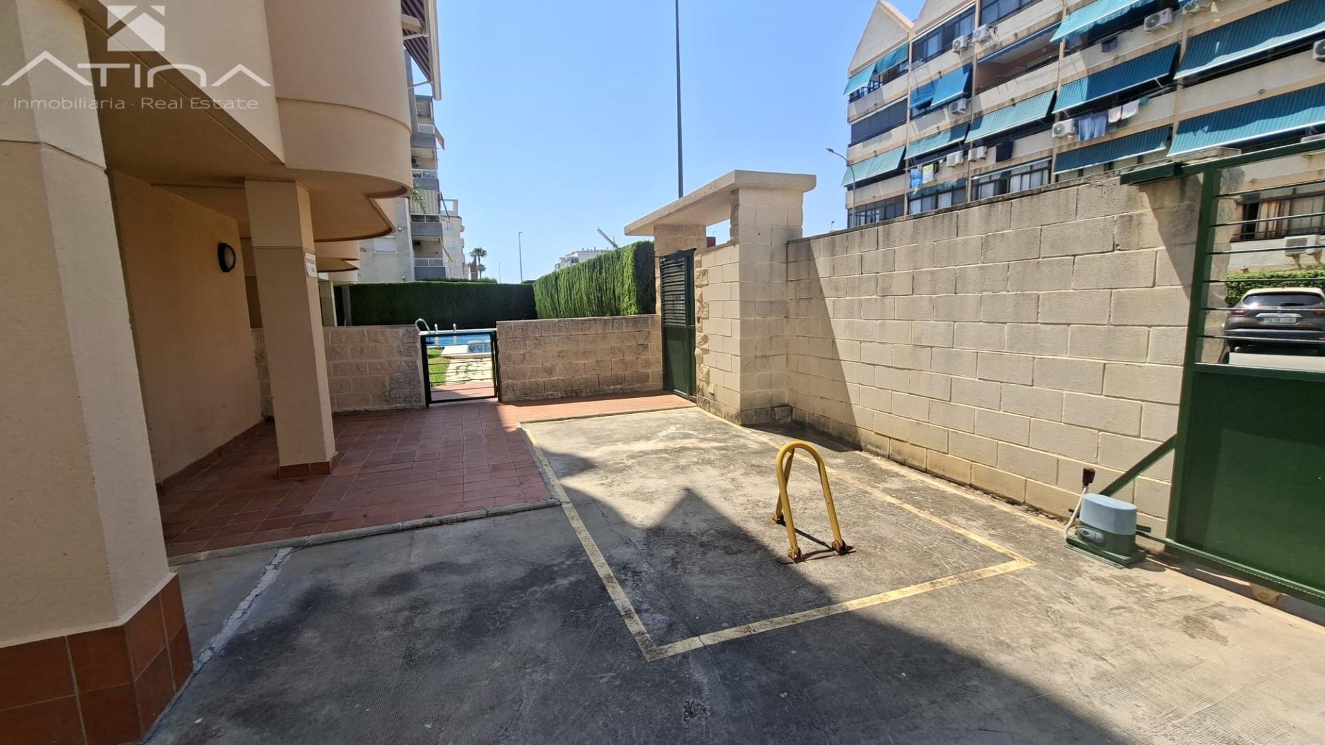 Plaza de garaje en venta en la playa de Daimús a 300 metros del mar con opción de adquerir una segunda plaza.