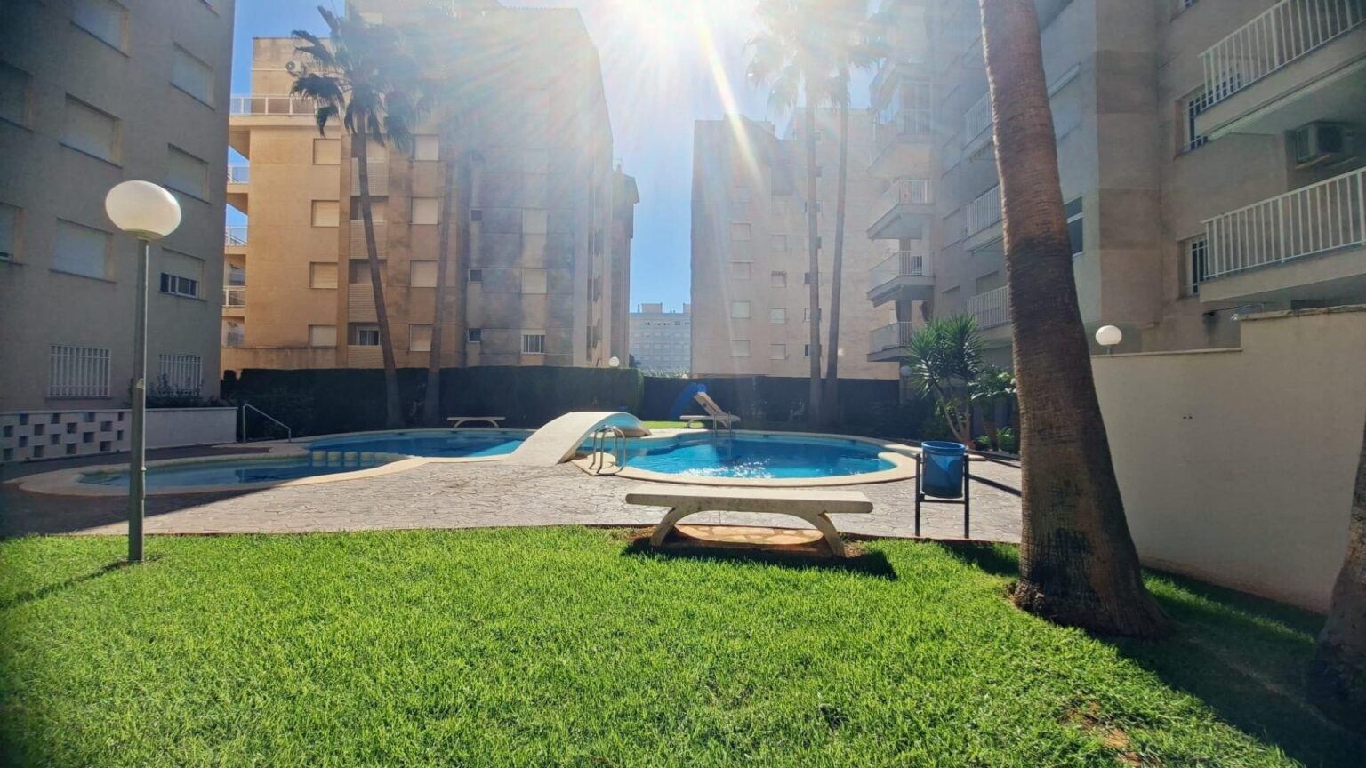 Apartamento en venta en la Playa de Daimús a 300 metros del mar con piscina